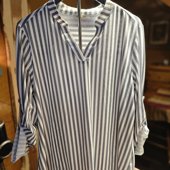 Striped V-Neck Blouse - Gray - Picture 6 of 7